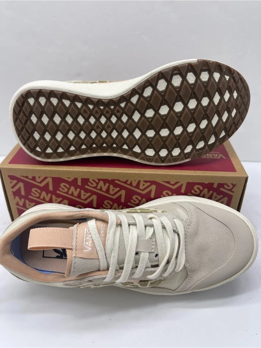 Vans WMNS Ultrarange Exo Se
Groovy Floral Khaki
VN0A4UWMKHK Sneakers - Picture 5 of 16